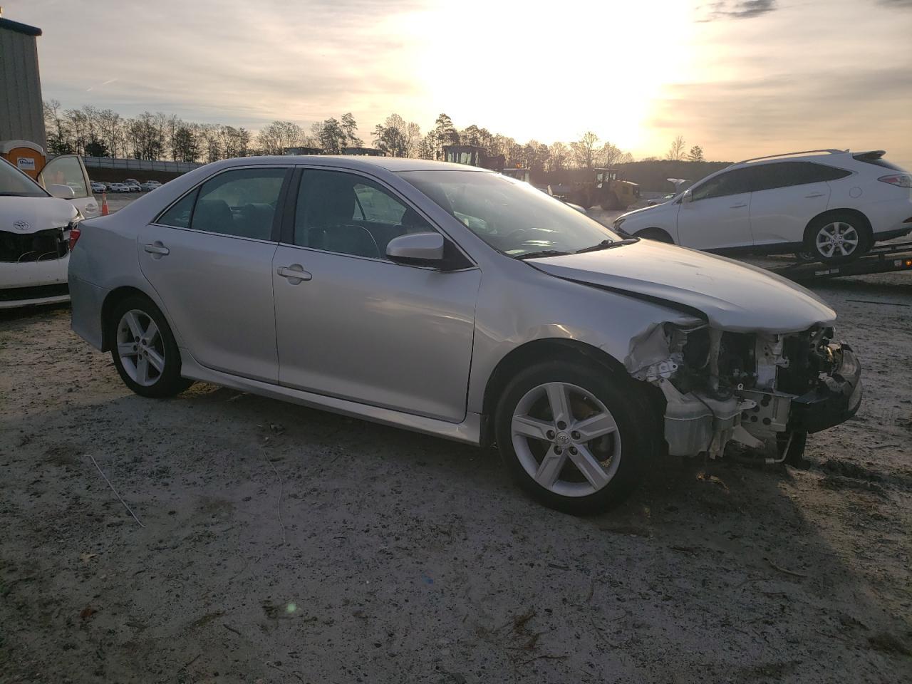 2014 TOYOTA CAMRY L - Image 4