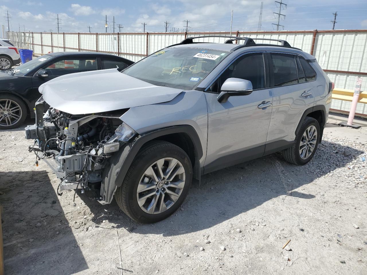 2022 TOYOTA RAV4 XLE P
