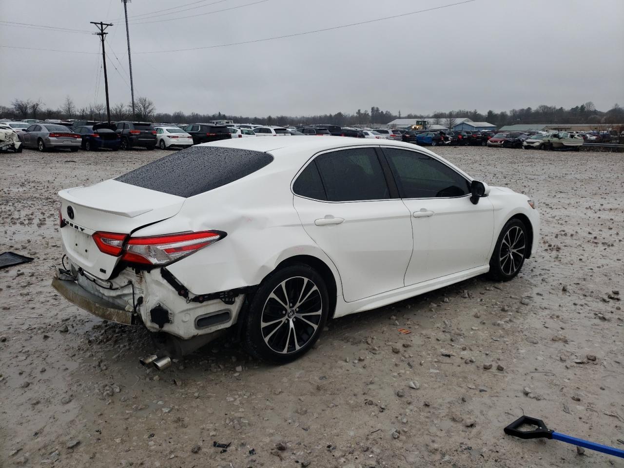 2018 TOYOTA CAMRY L - Фото 3
