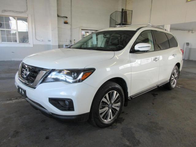 2018 Nissan Pathfinder S - Image 2