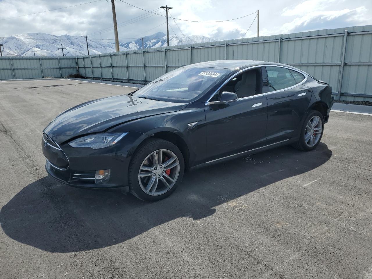 2015 TESLA MODEL S P8