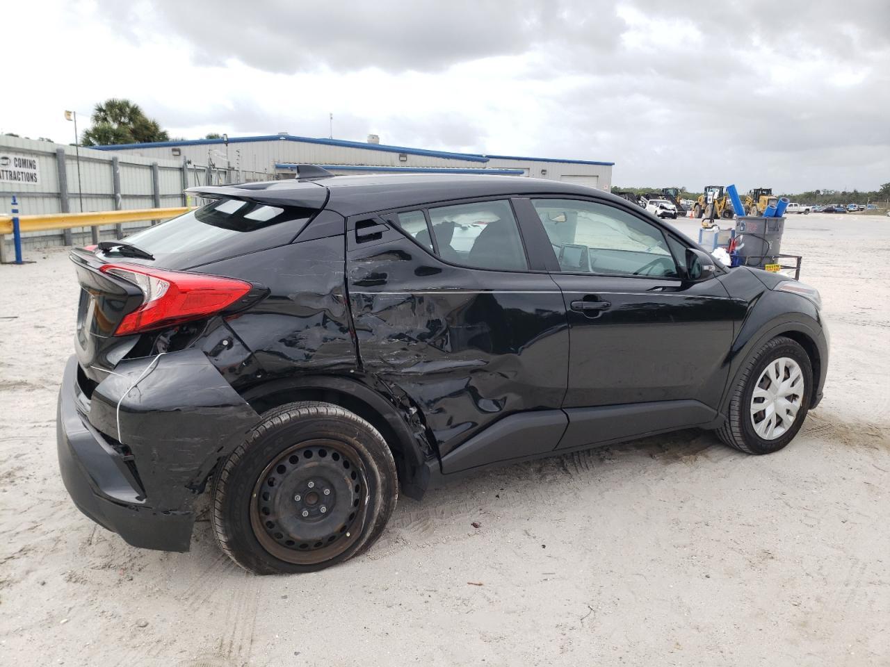 2021 TOYOTA C-HR XLE - Фото 3