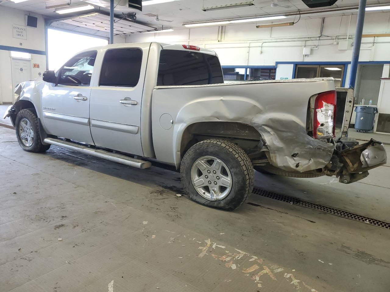 2011 GMC SIERRA K15 - Image 2
