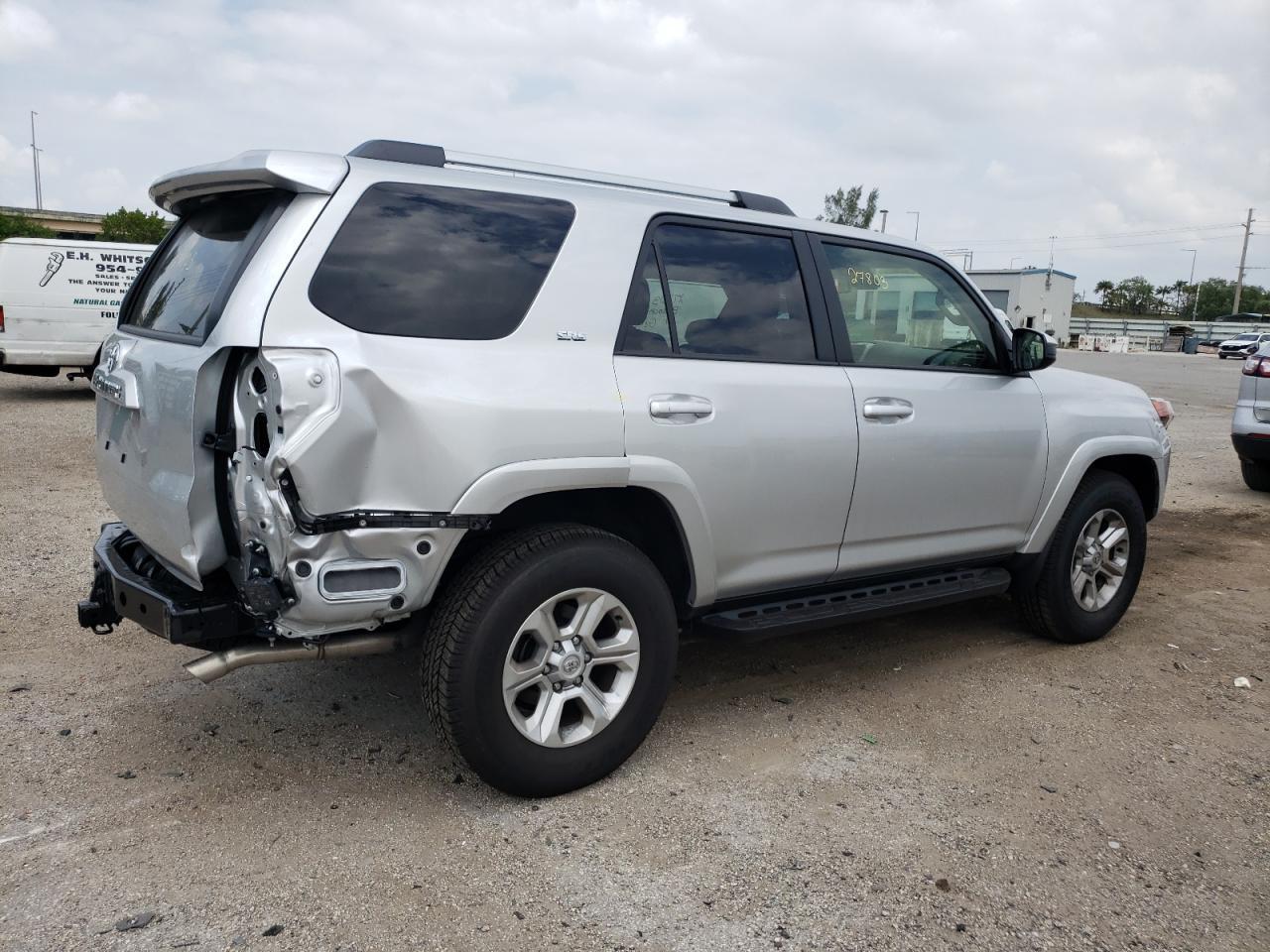 2024 TOYOTA 4RUNNER SR - Фото 3