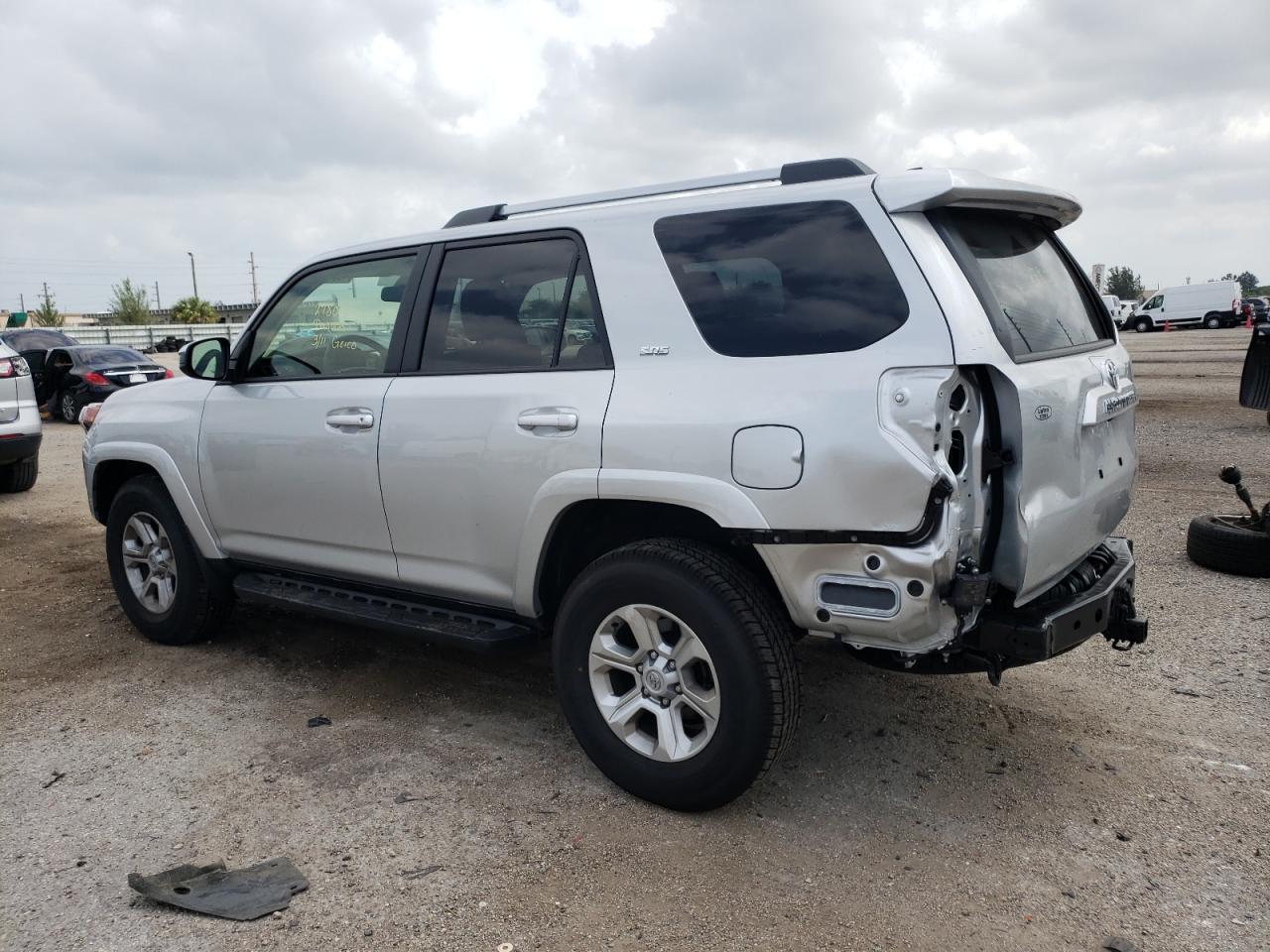 2024 TOYOTA 4RUNNER SR - Фото 2