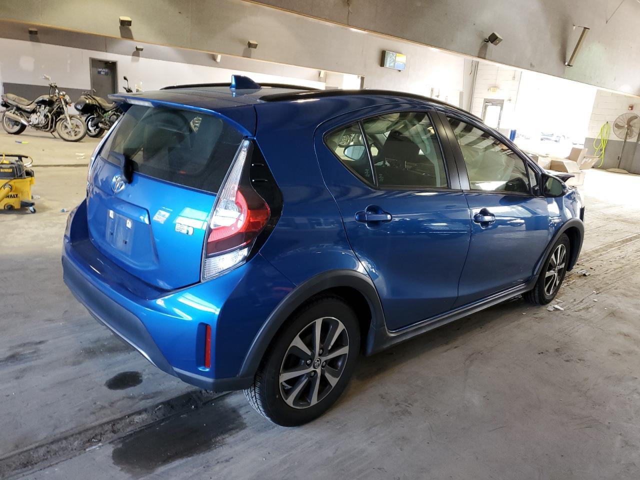 2019 TOYOTA PRIUS C - Фото 3