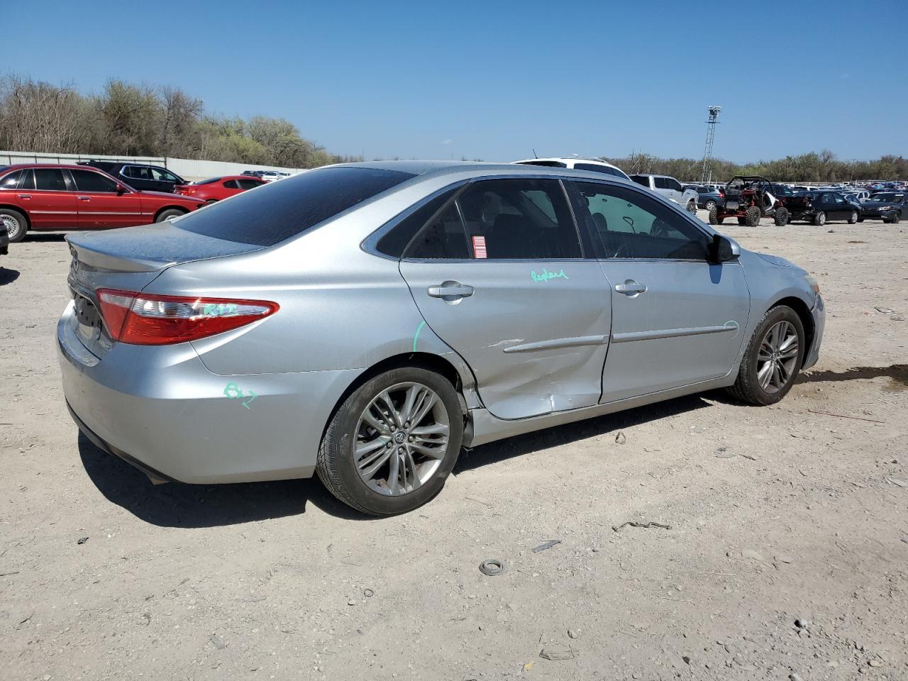 2015 TOYOTA CAMRY LE - Фото 3