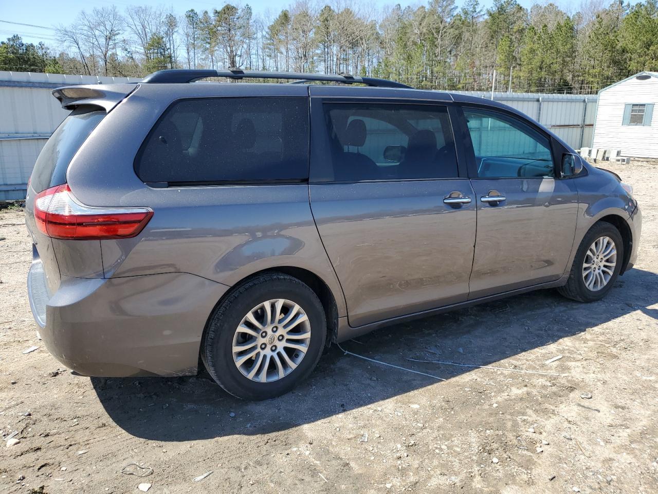2015 TOYOTA SIENNA XLE - Фото 3