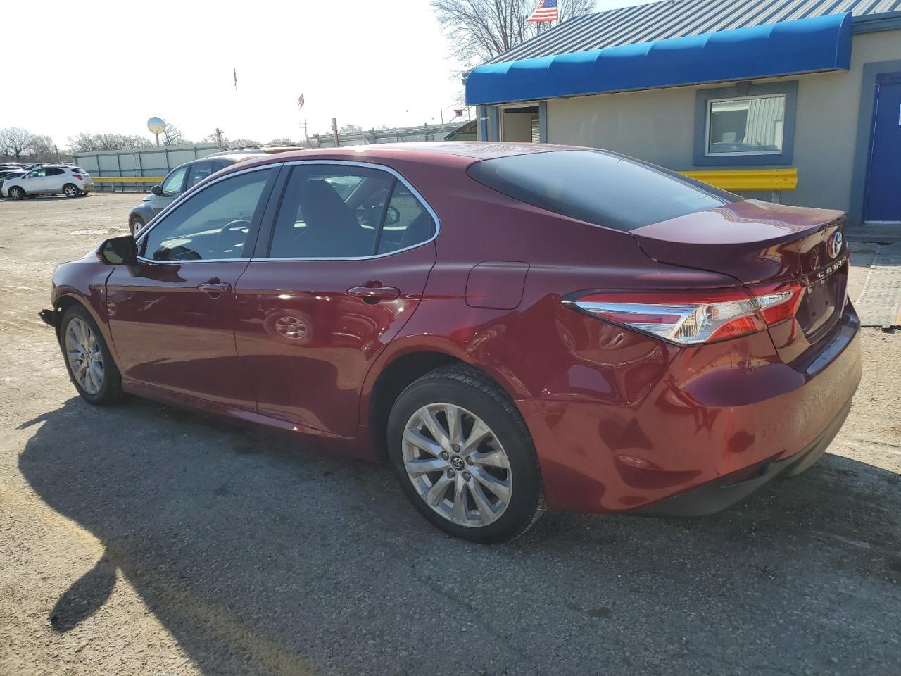 2018 TOYOTA CAMRY L - Фото 2