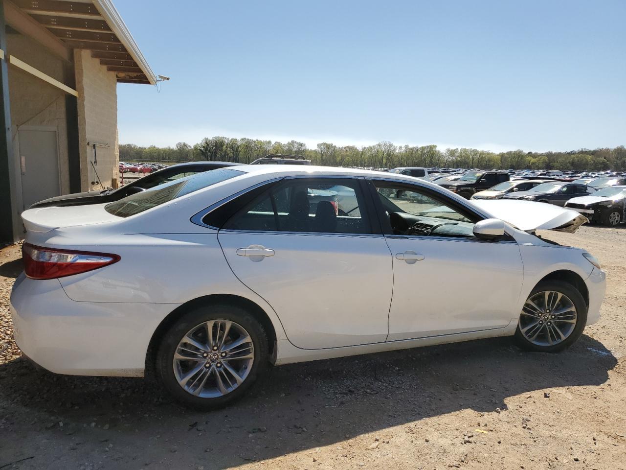 2015 TOYOTA CAMRY LE - Фото 3