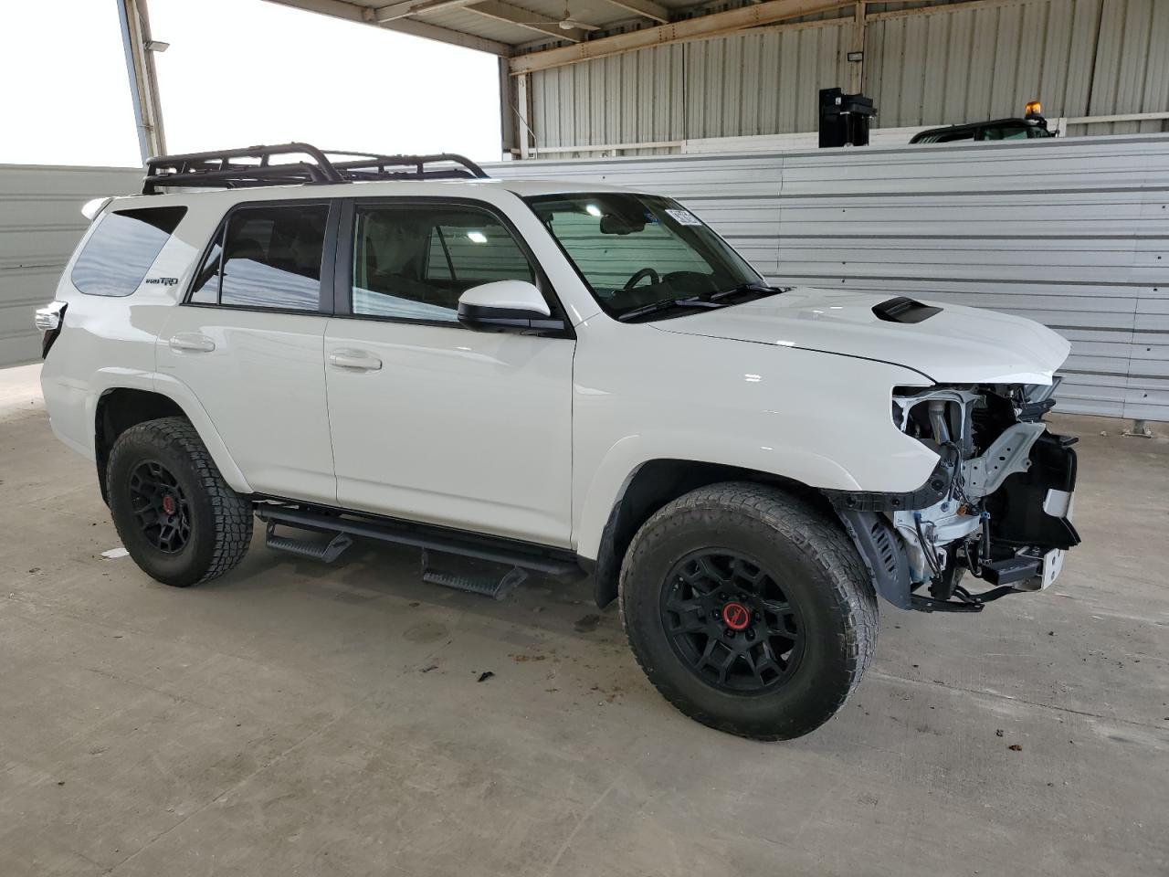 2022 TOYOTA 4RUNNER SR - Фото 4