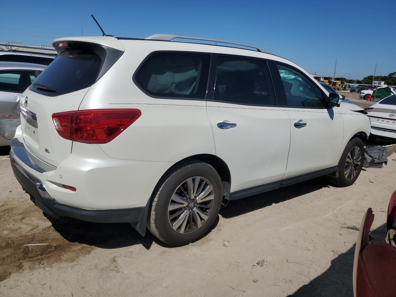 2017 NISSAN PATHFINDER - Image 3