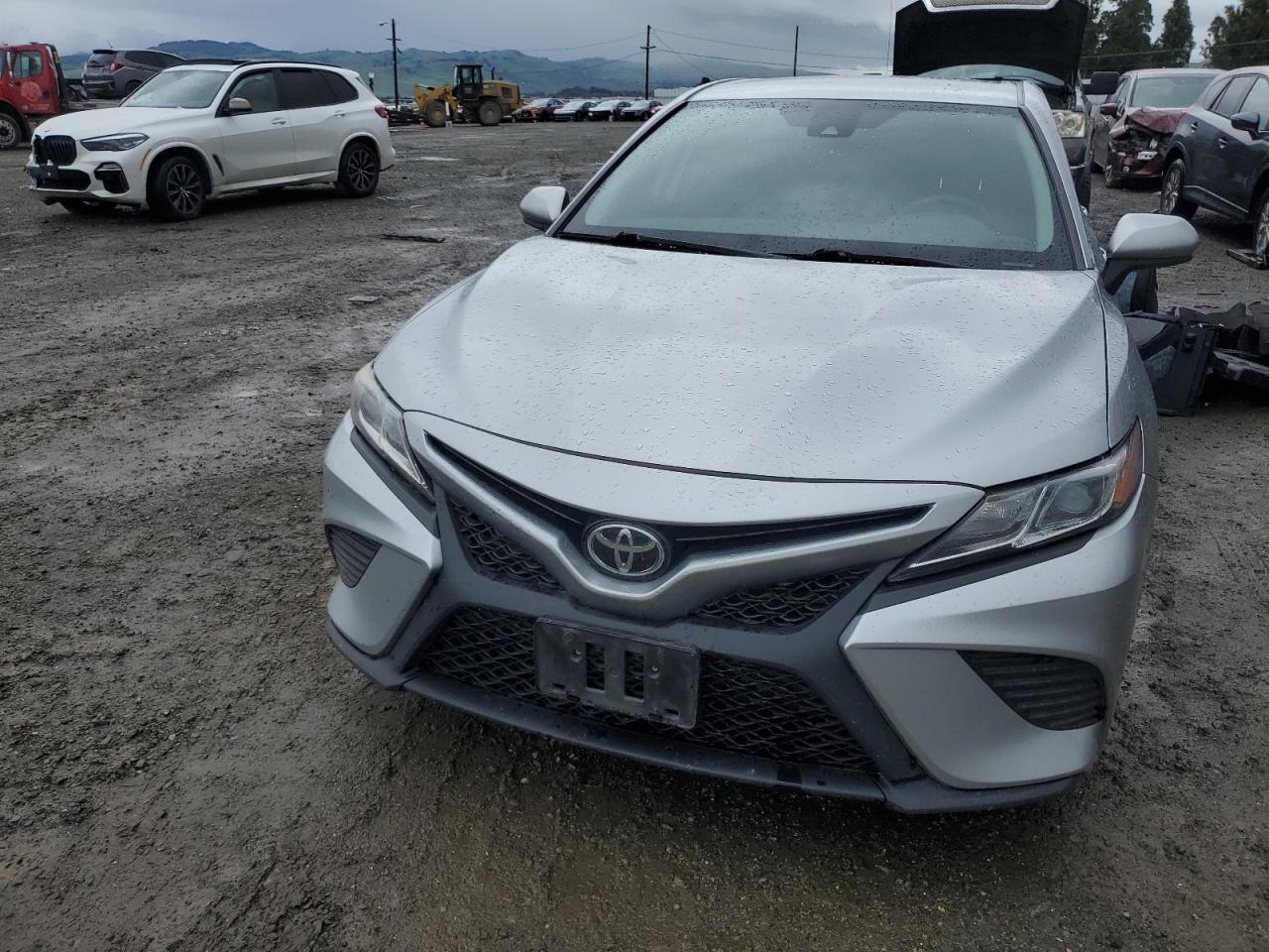2020 TOYOTA CAMRY SE - Фото 5
