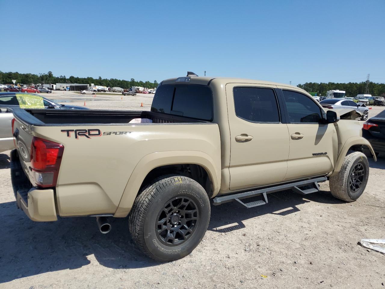 2019 TOYOTA TACOMA DOU - Фото 3