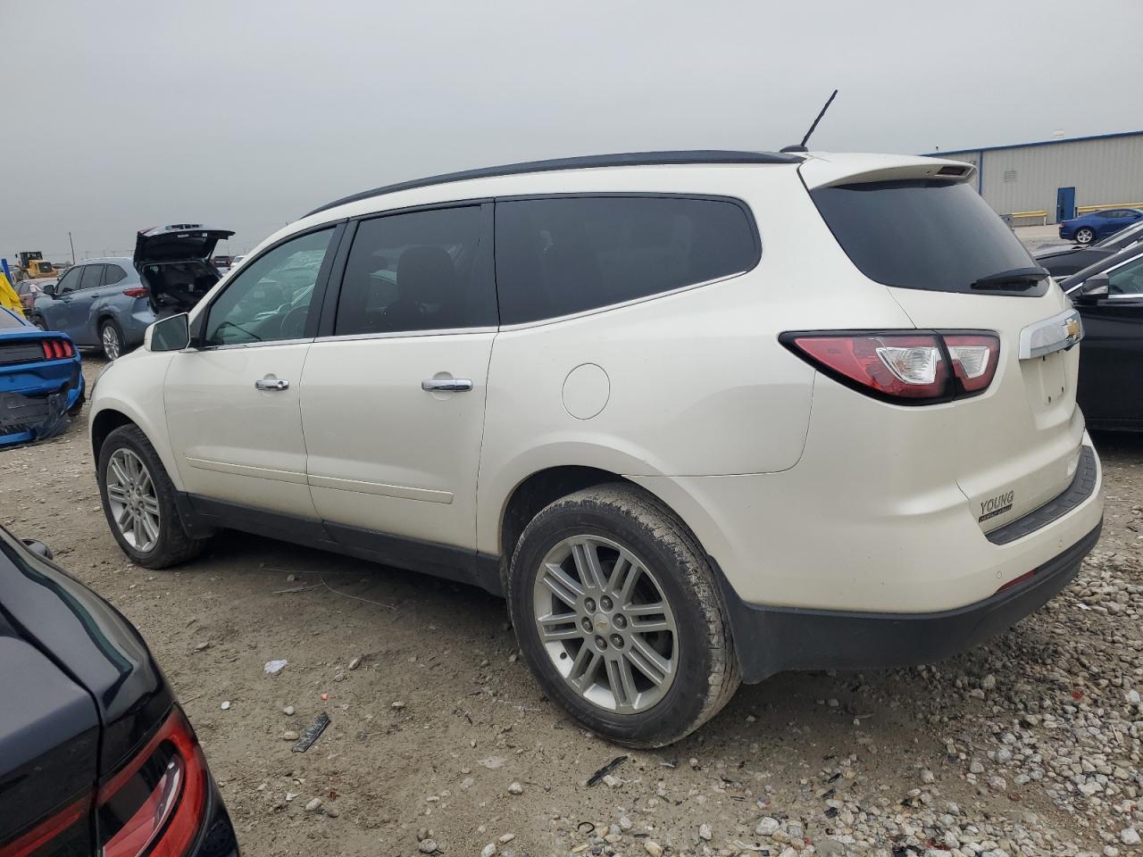 2015 CHEVROLET TRAVERSE L - Image 2