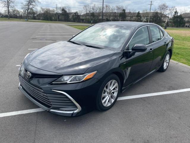 2021 Toyota Camry Le - Фото 2