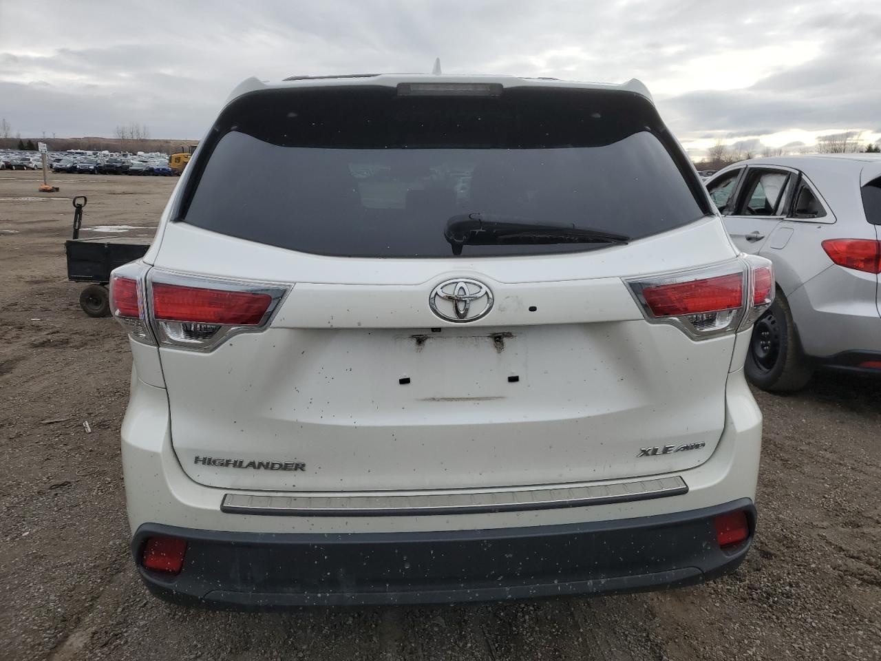 2015 TOYOTA HIGHLANDER - Image 6