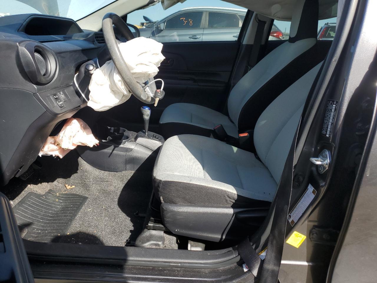 2015 TOYOTA PRIUS C - Image 7