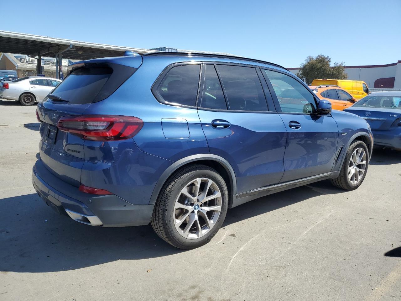 2023 BMW X5 XDRIVE4 - Фото 3