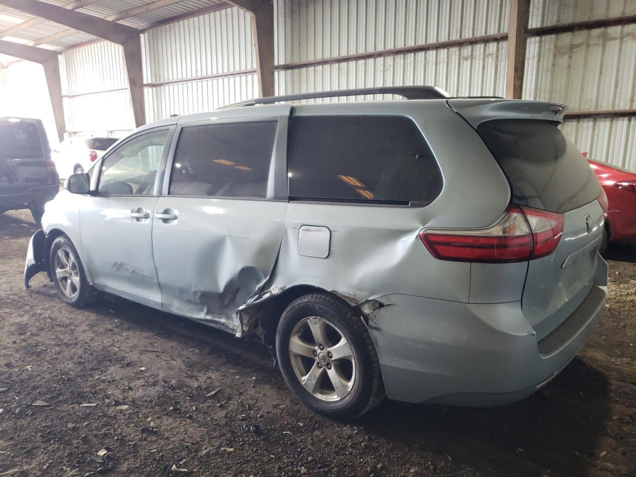 2015 TOYOTA SIENNA LE - Фото 2