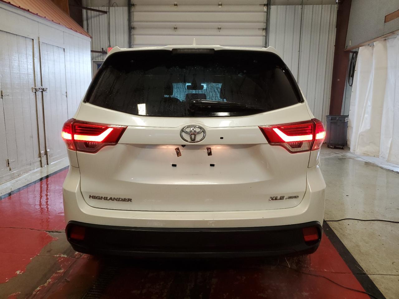 2018 TOYOTA HIGHLANDER - Image 6