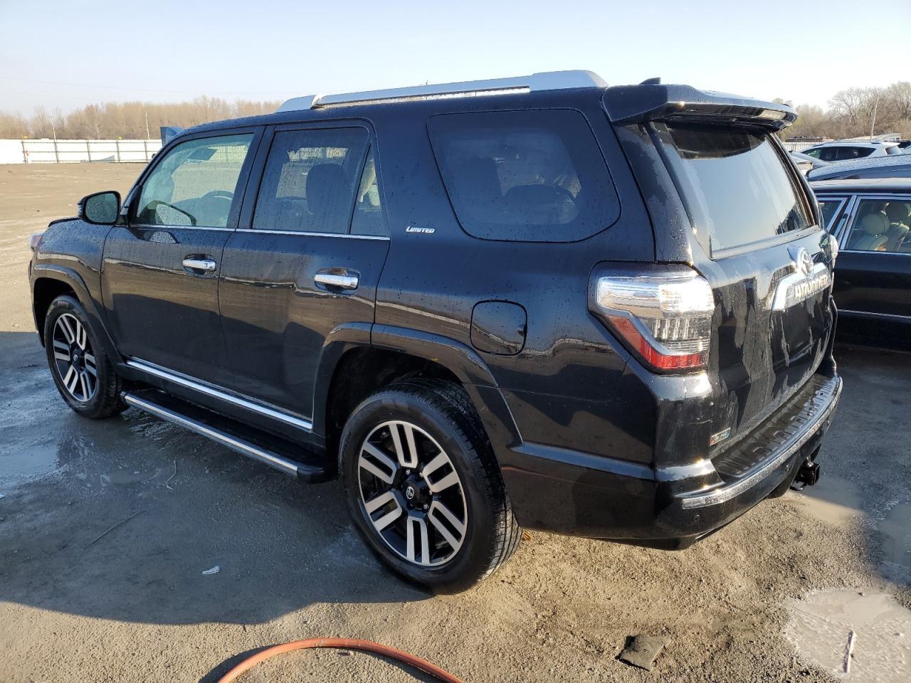 2019 TOYOTA 4RUNNER SR - Image 2