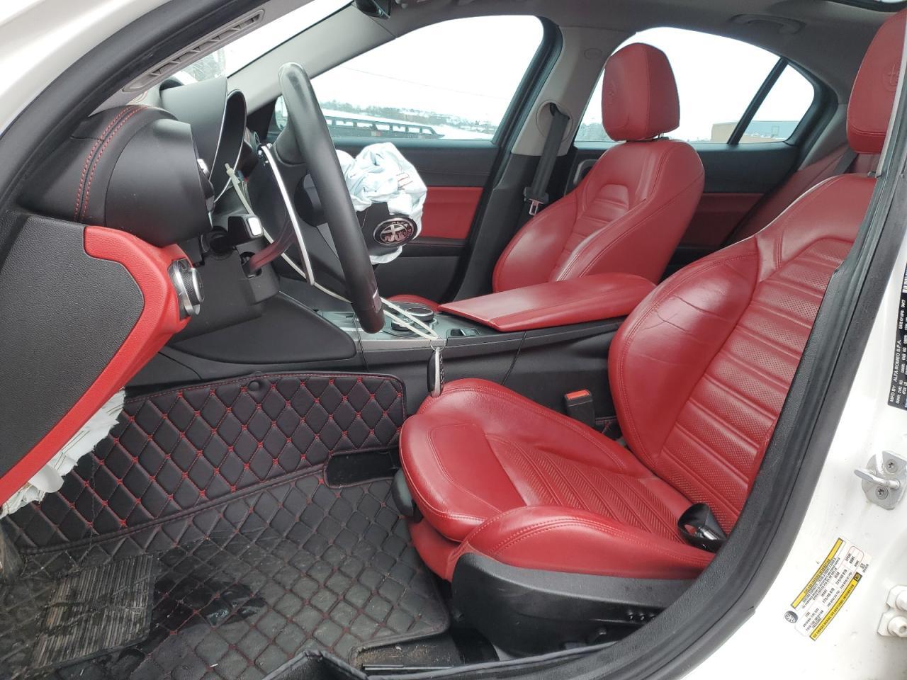 2017 ALFA ROMEO GIULIA TI - Image 7