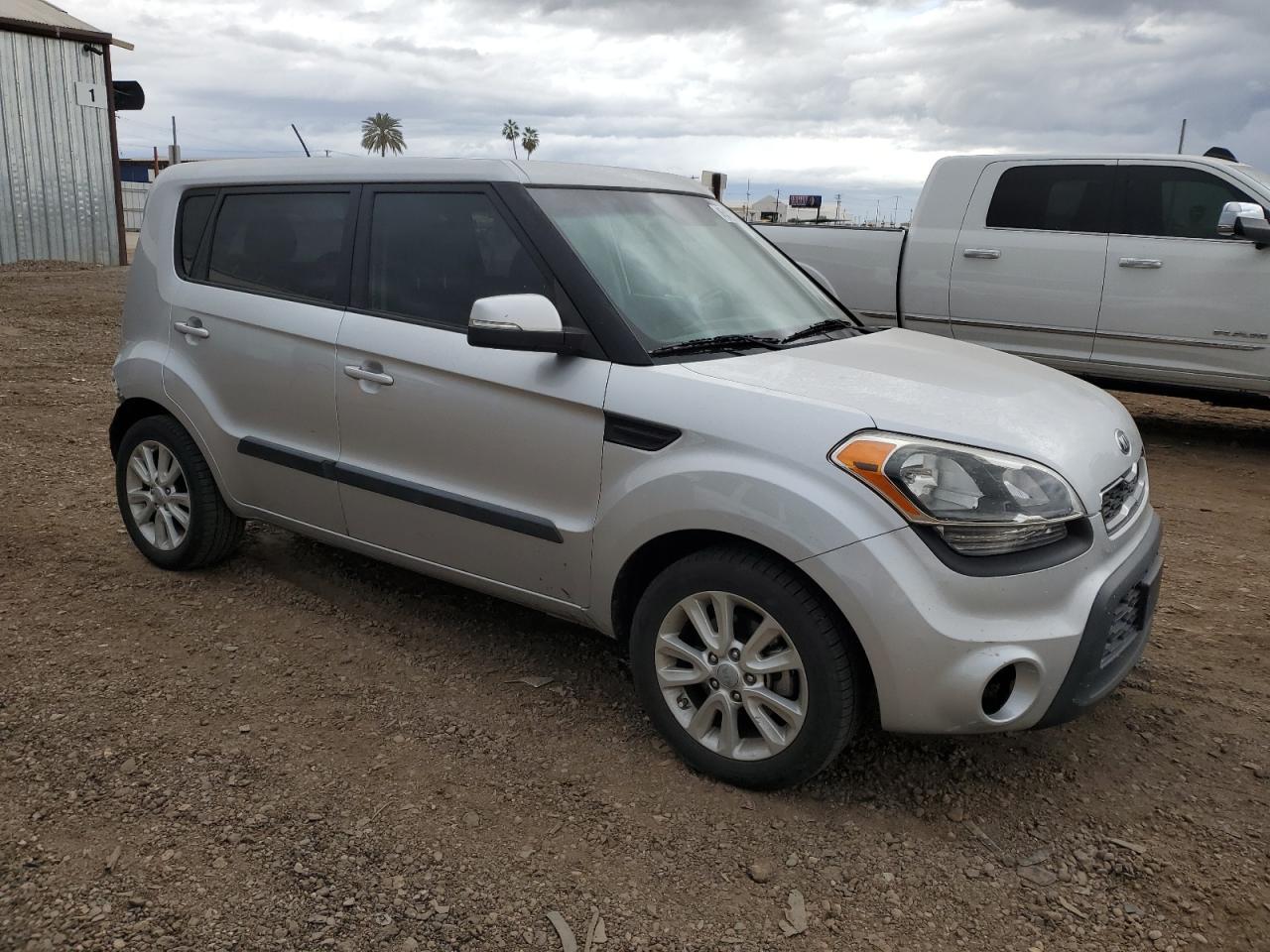 2013 KIA SOUL + - Image 4
