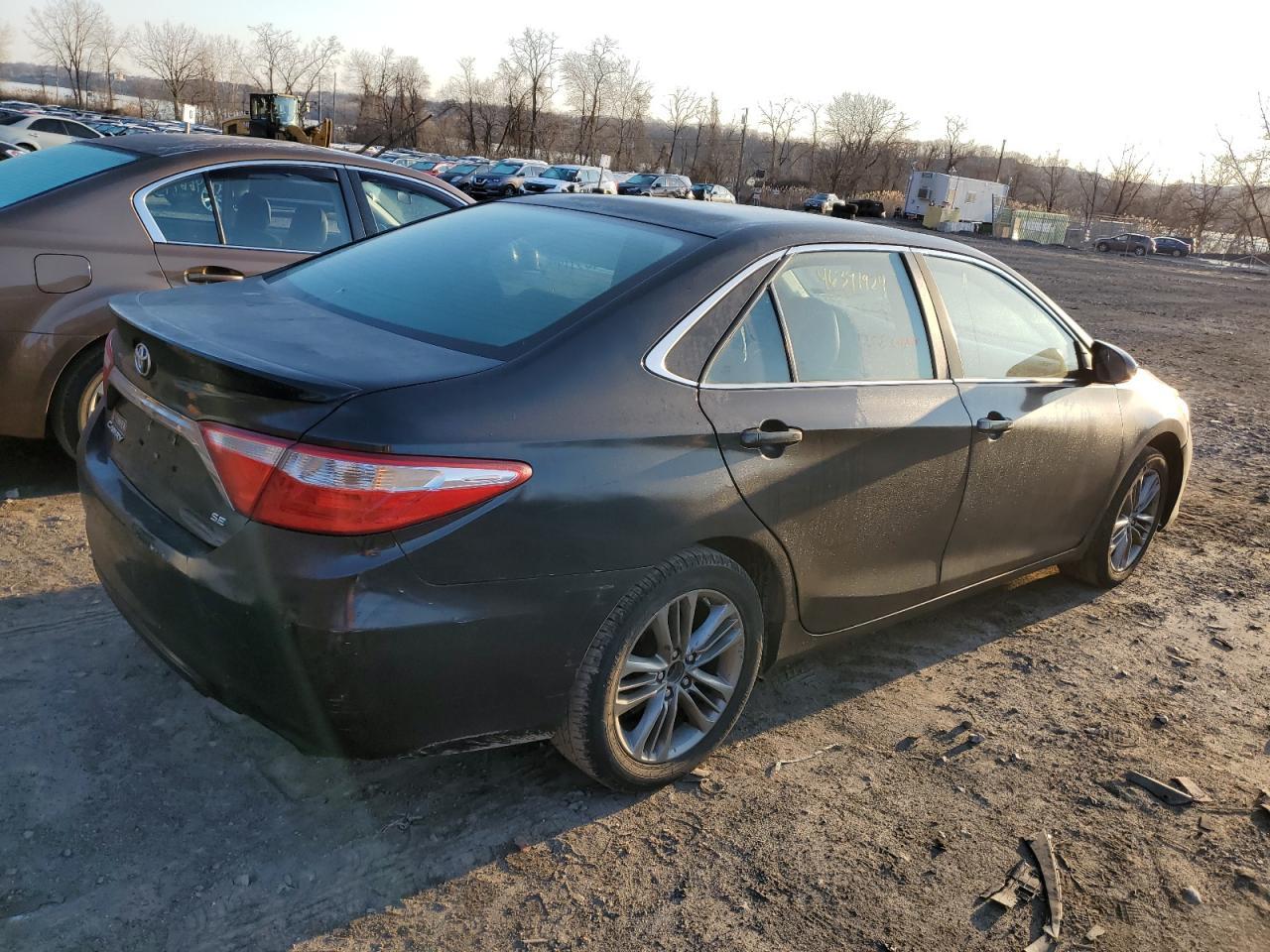 2017 TOYOTA CAMRY LE - Фото 3