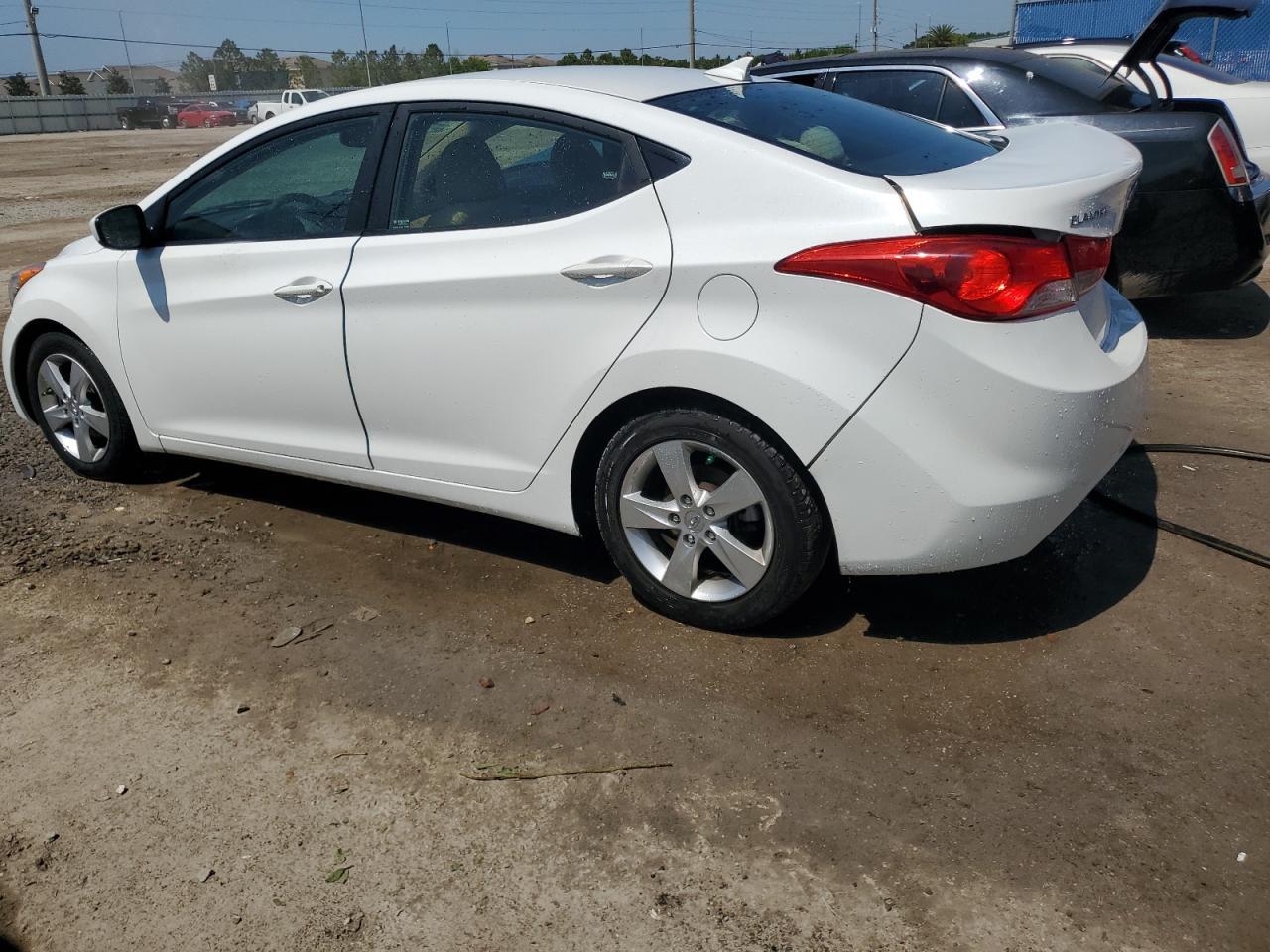 2013 HYUNDAI ELANTRA GL - Image 2