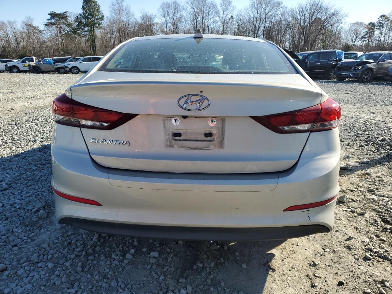 2017 HYUNDAI ELANTRA SE - Image 6