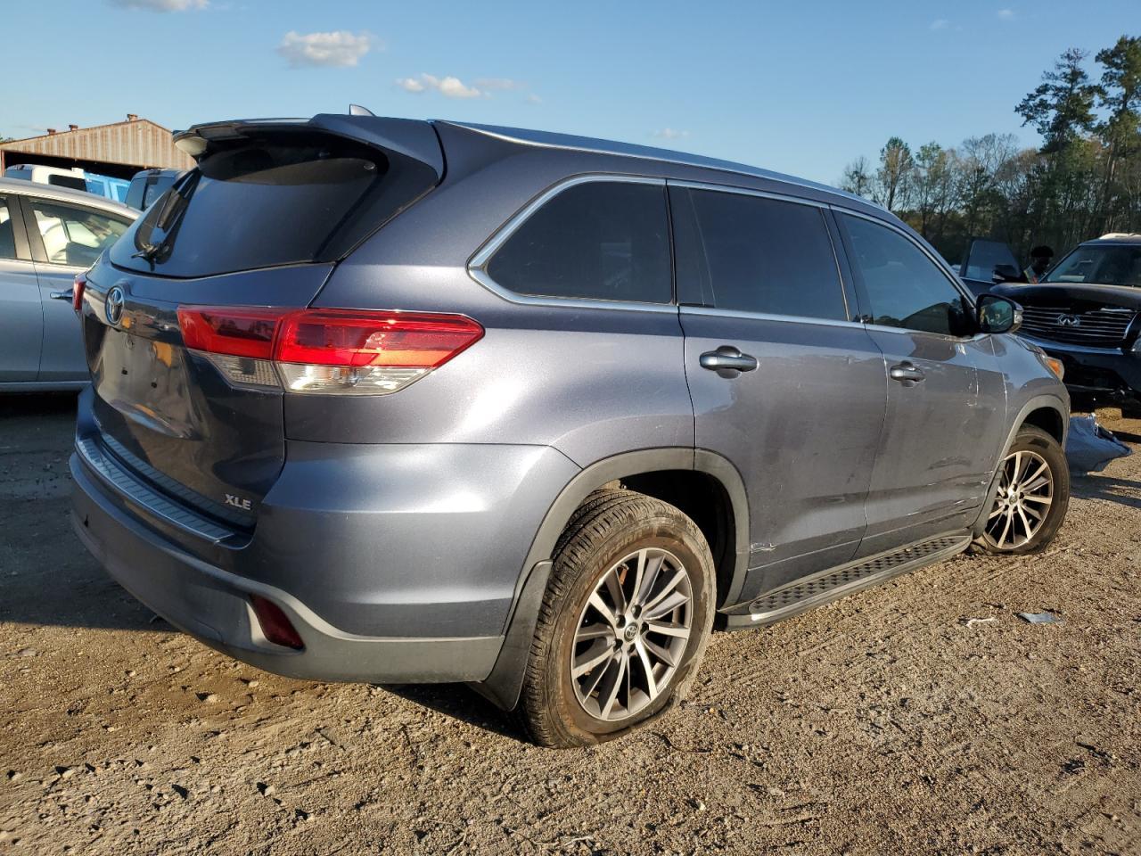 2018 TOYOTA HIGHLANDER - Фото 3