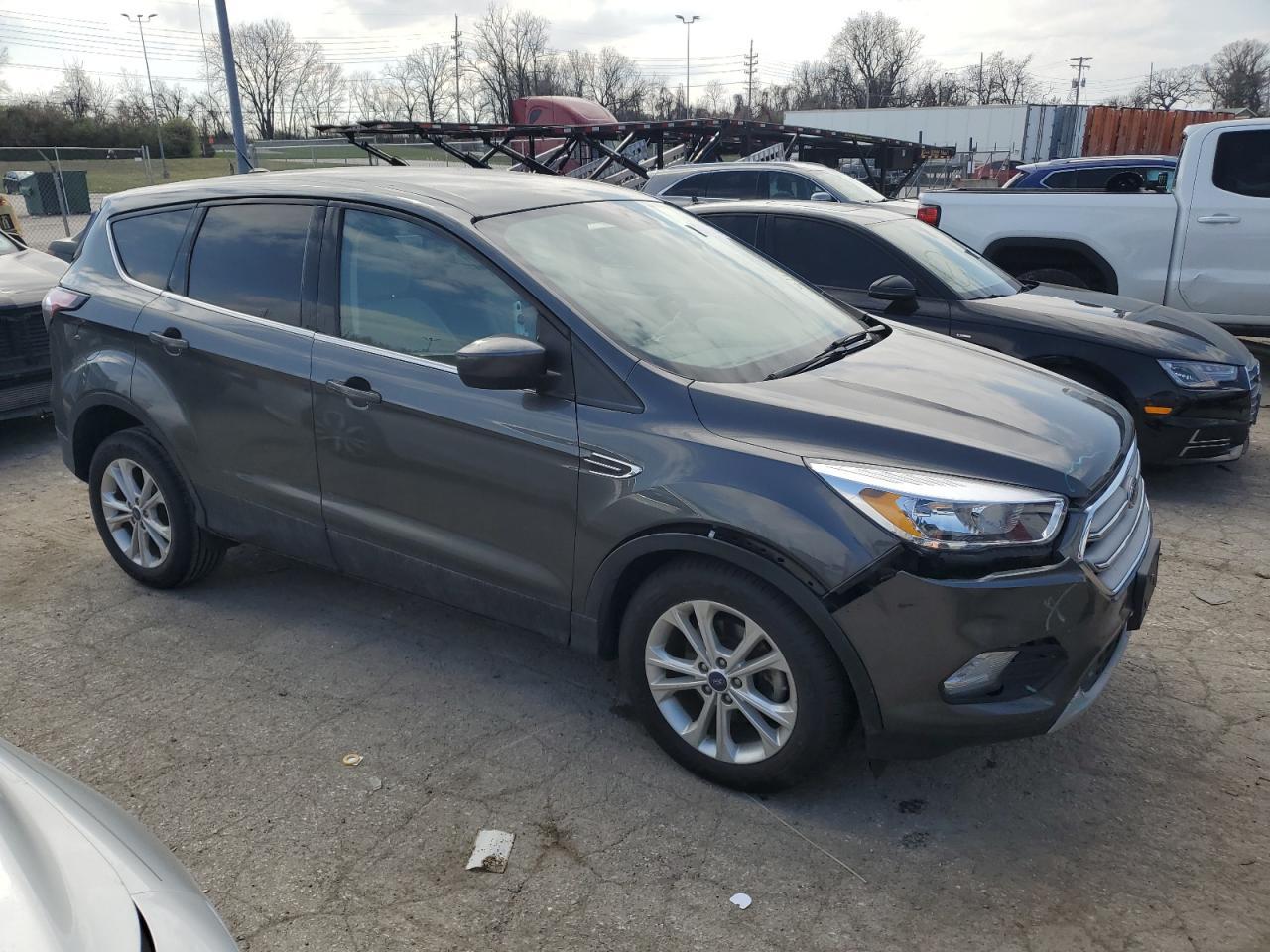 2017 FORD ESCAPE SE - Image 4