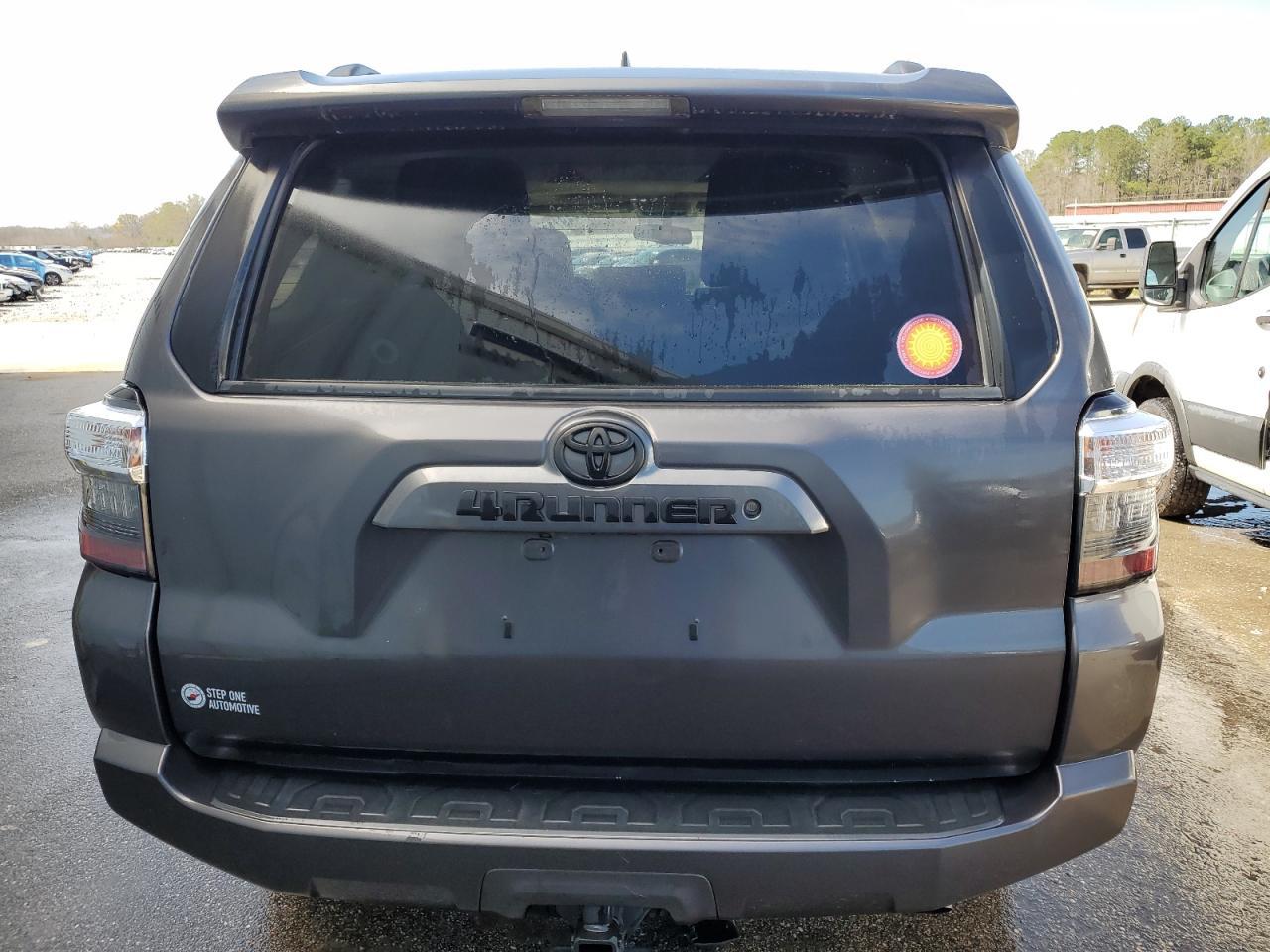 2018 TOYOTA 4RUNNER SR - Image 6