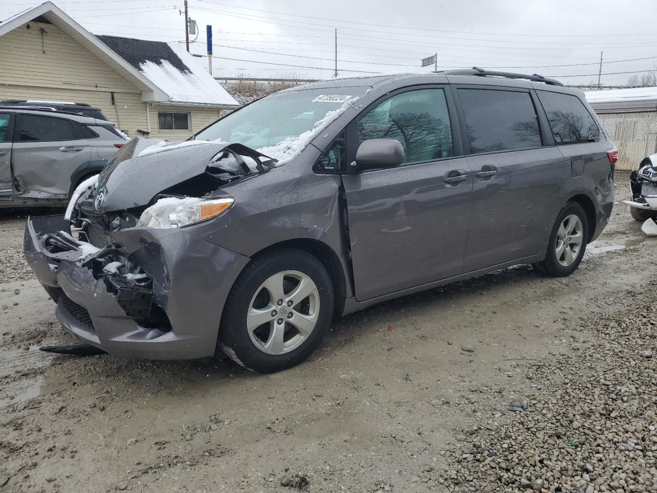 2015 TOYOTA SIENNA LE