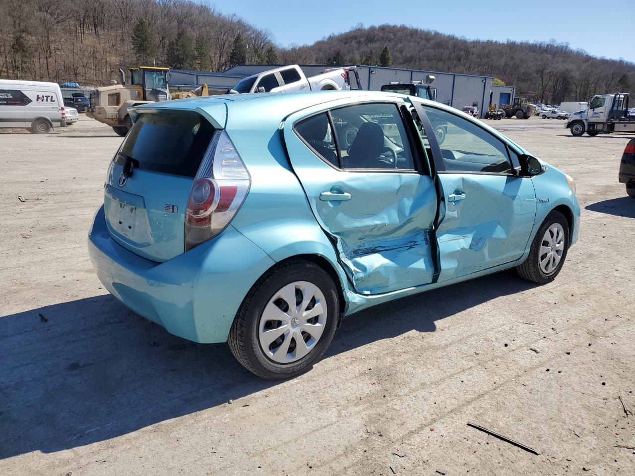2013 TOYOTA PRIUS C - Фото 3