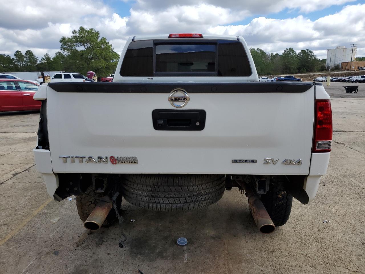 2015 NISSAN TITAN S - Фото 6