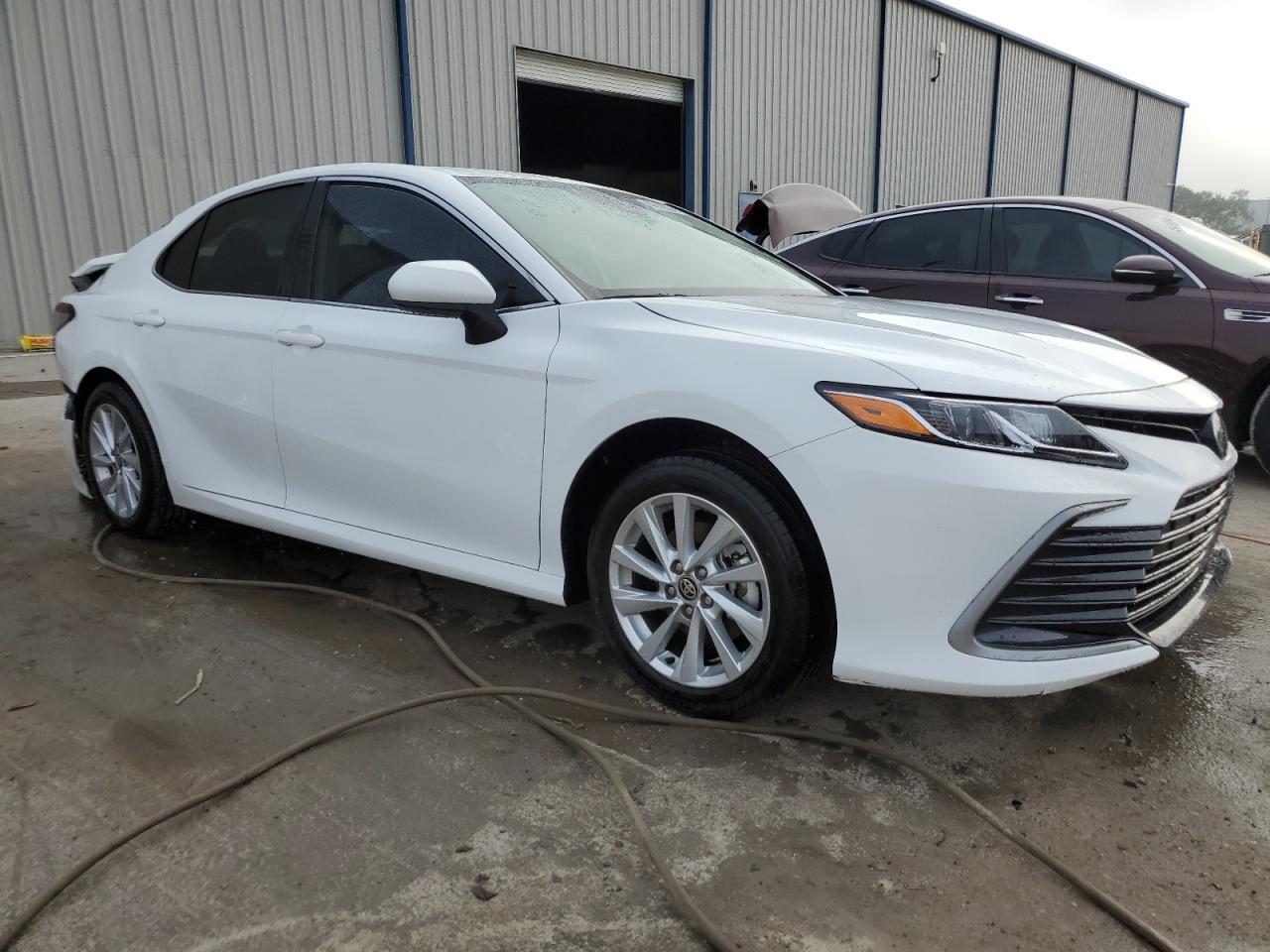 2023 TOYOTA CAMRY LE - Фото 4
