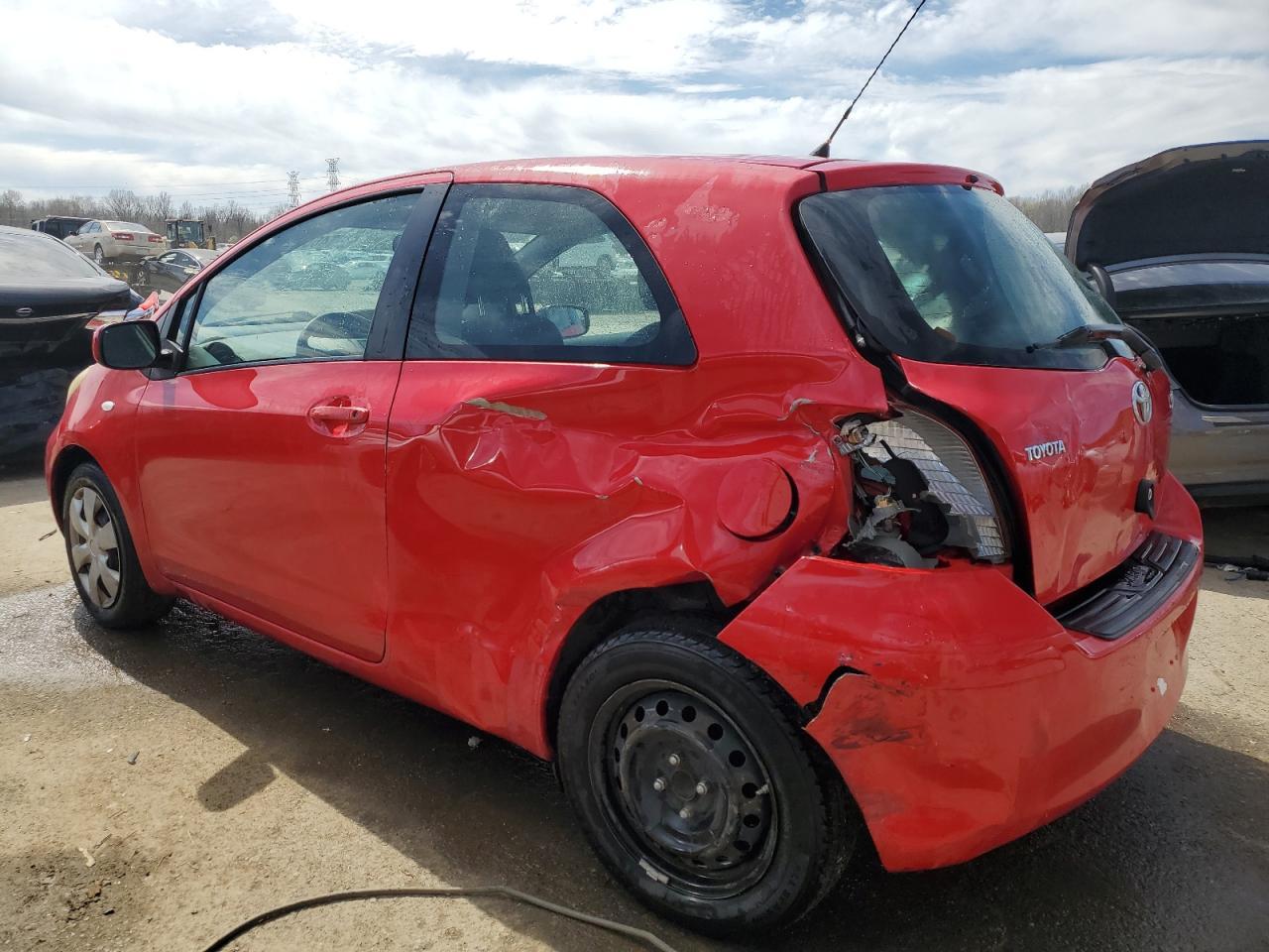 2011 TOYOTA YARIS - Фото 2