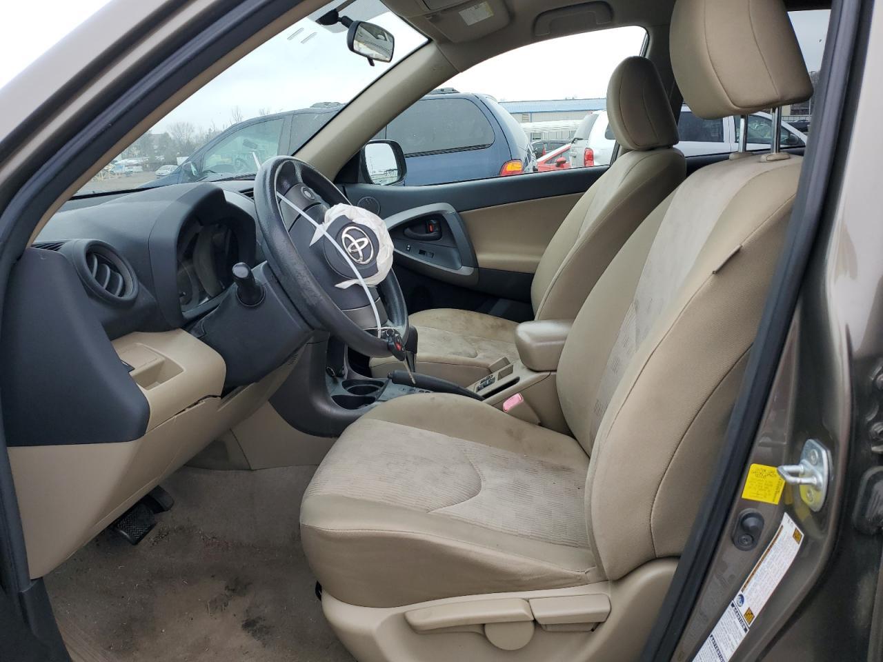 2011 TOYOTA RAV4 - Фото 7