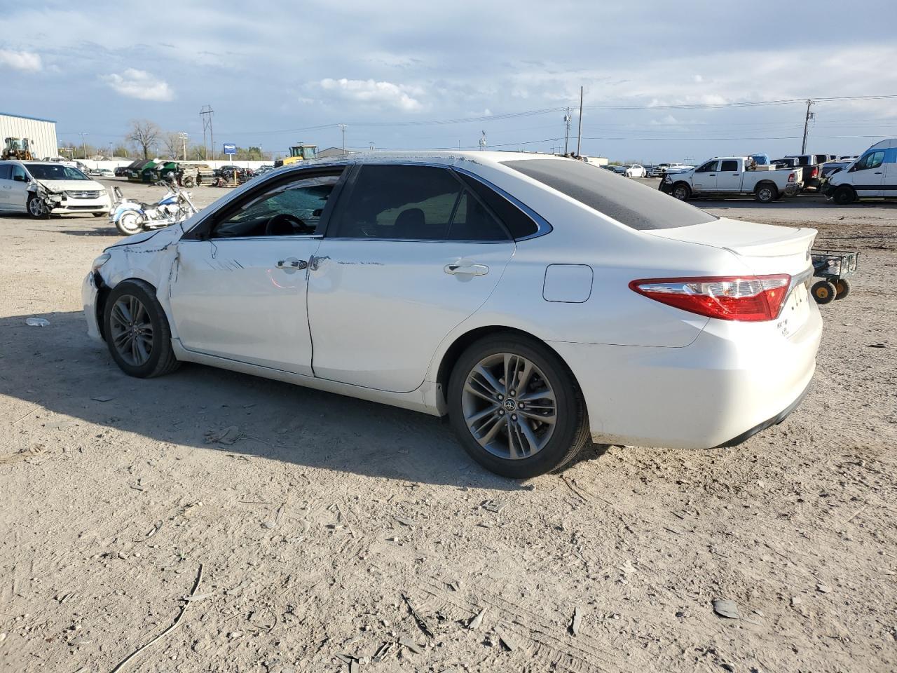 2016 TOYOTA CAMRY LE - Image 2