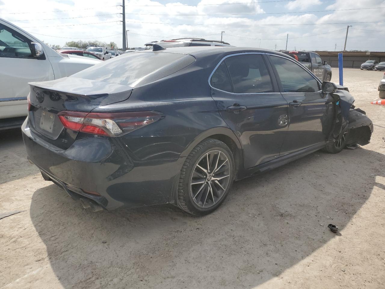 2021 TOYOTA CAMRY SE - Фото 3
