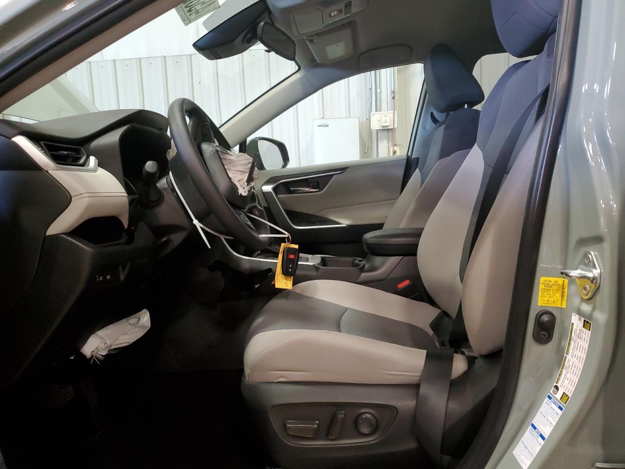 2022 TOYOTA RAV4 XLE - Фото 7