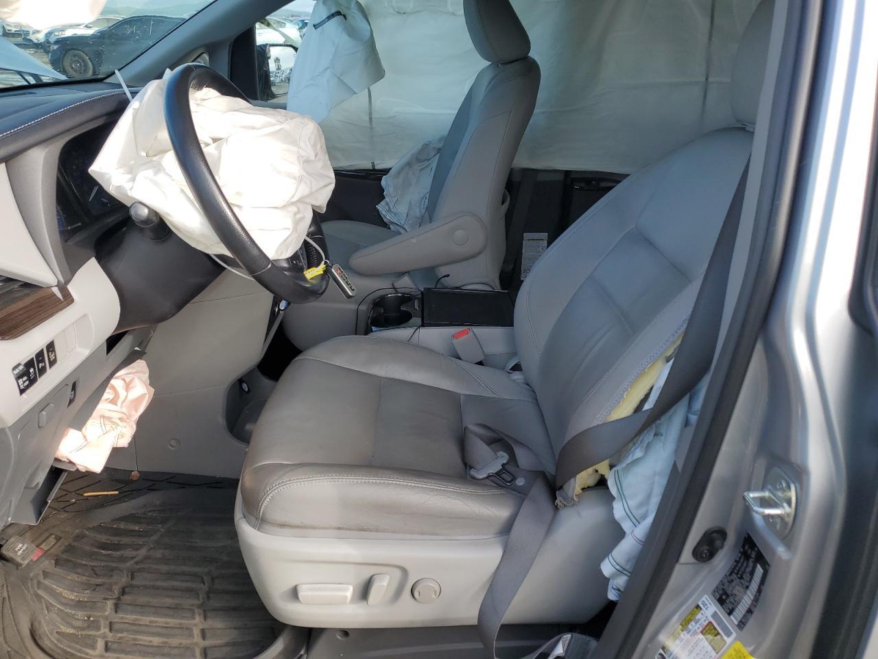 2015 TOYOTA SIENNA XLE - Фото 7