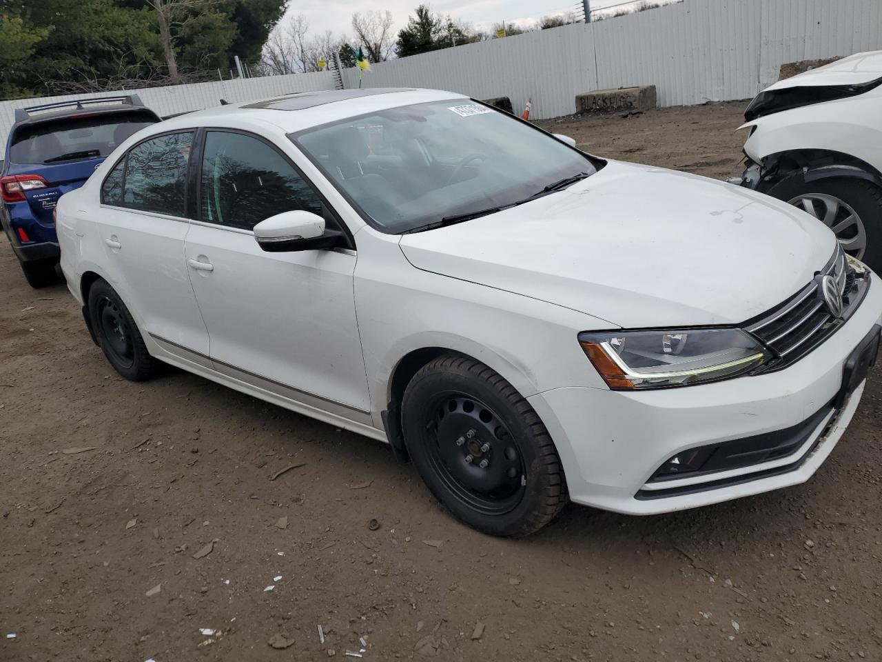 2017 VOLKSWAGEN JETTA SEL - Image 4