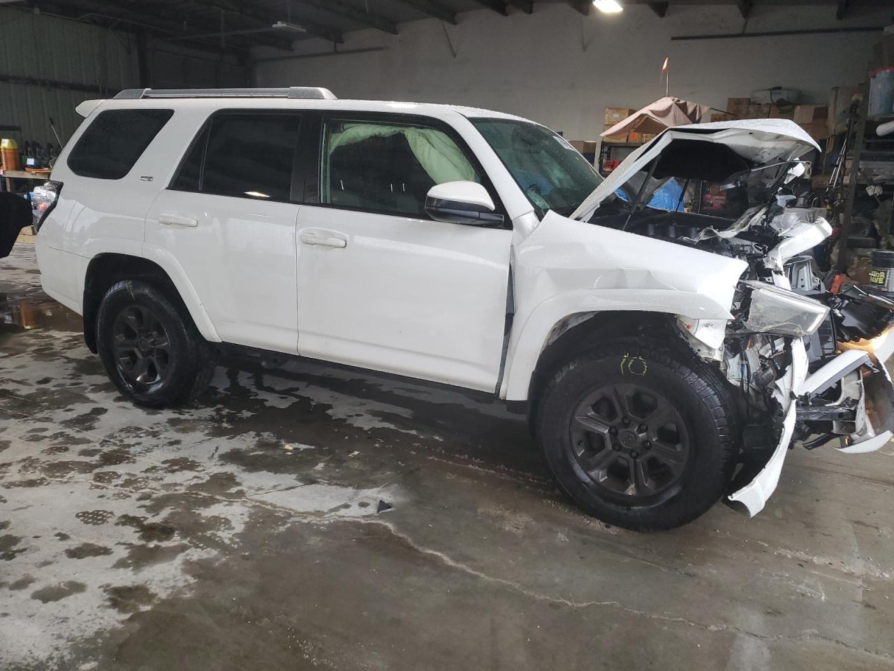 2018 TOYOTA 4RUNNER SR - Image 4
