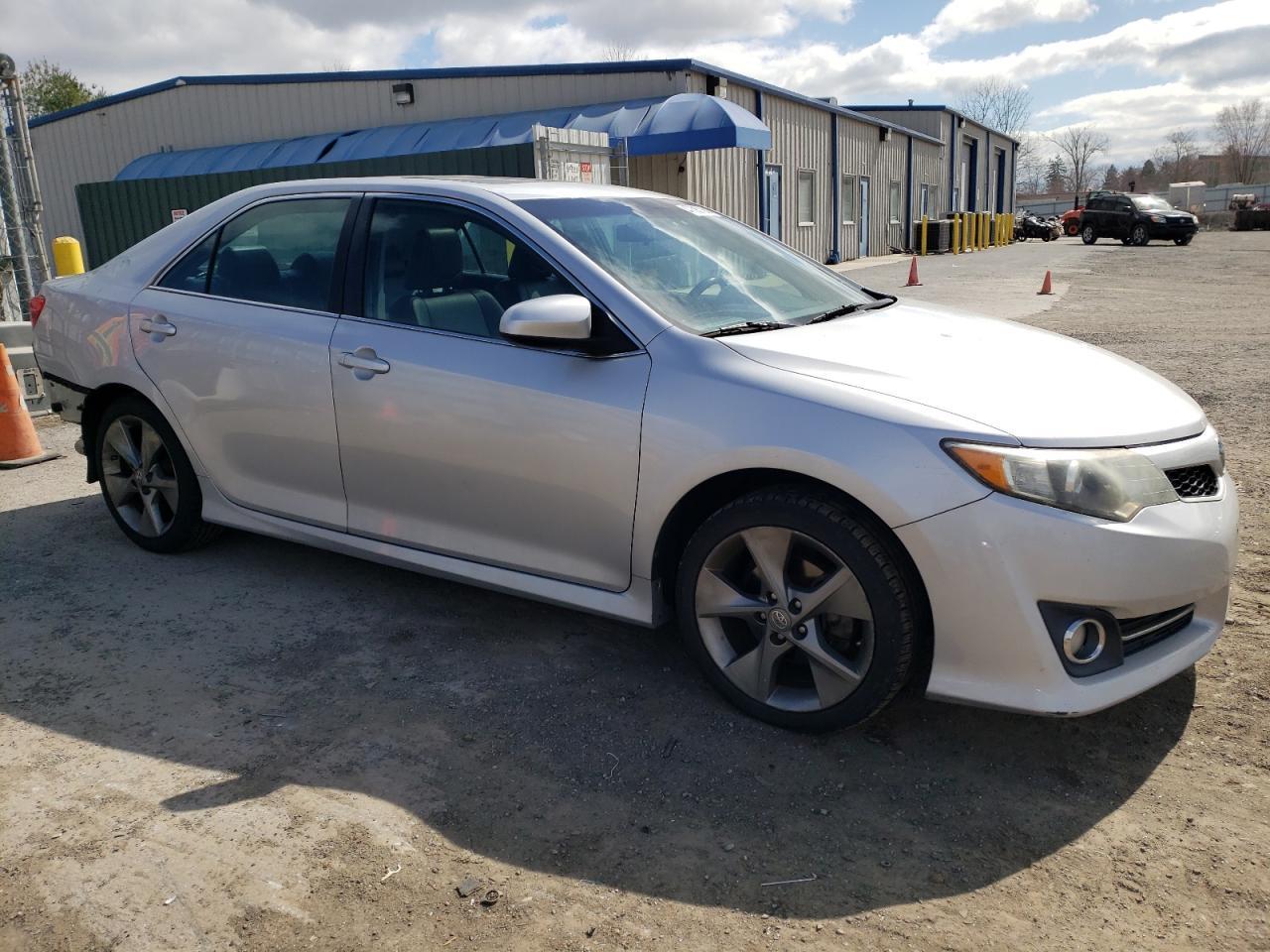2014 TOYOTA CAMRY L - Image 4
