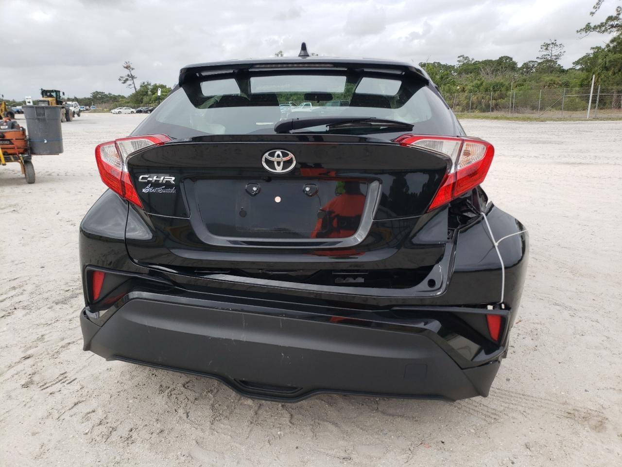 2021 TOYOTA C-HR XLE - Фото 6