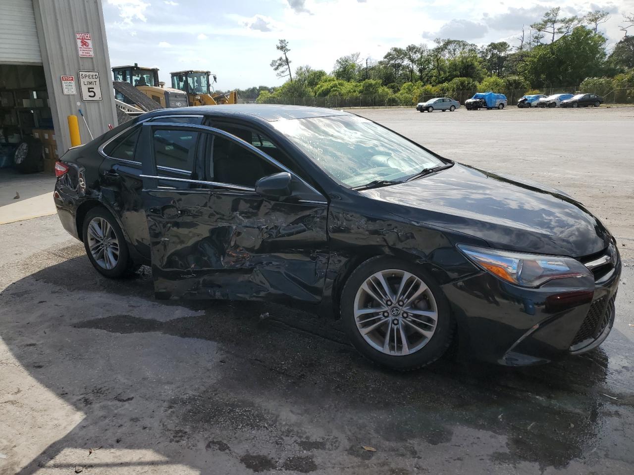 2017 TOYOTA CAMRY LE - Image 4