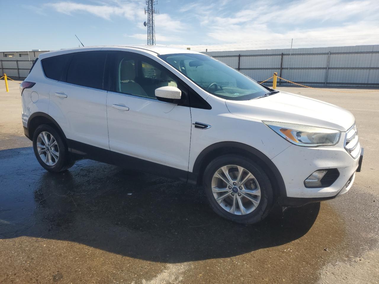 2017 FORD ESCAPE SE - Image 4